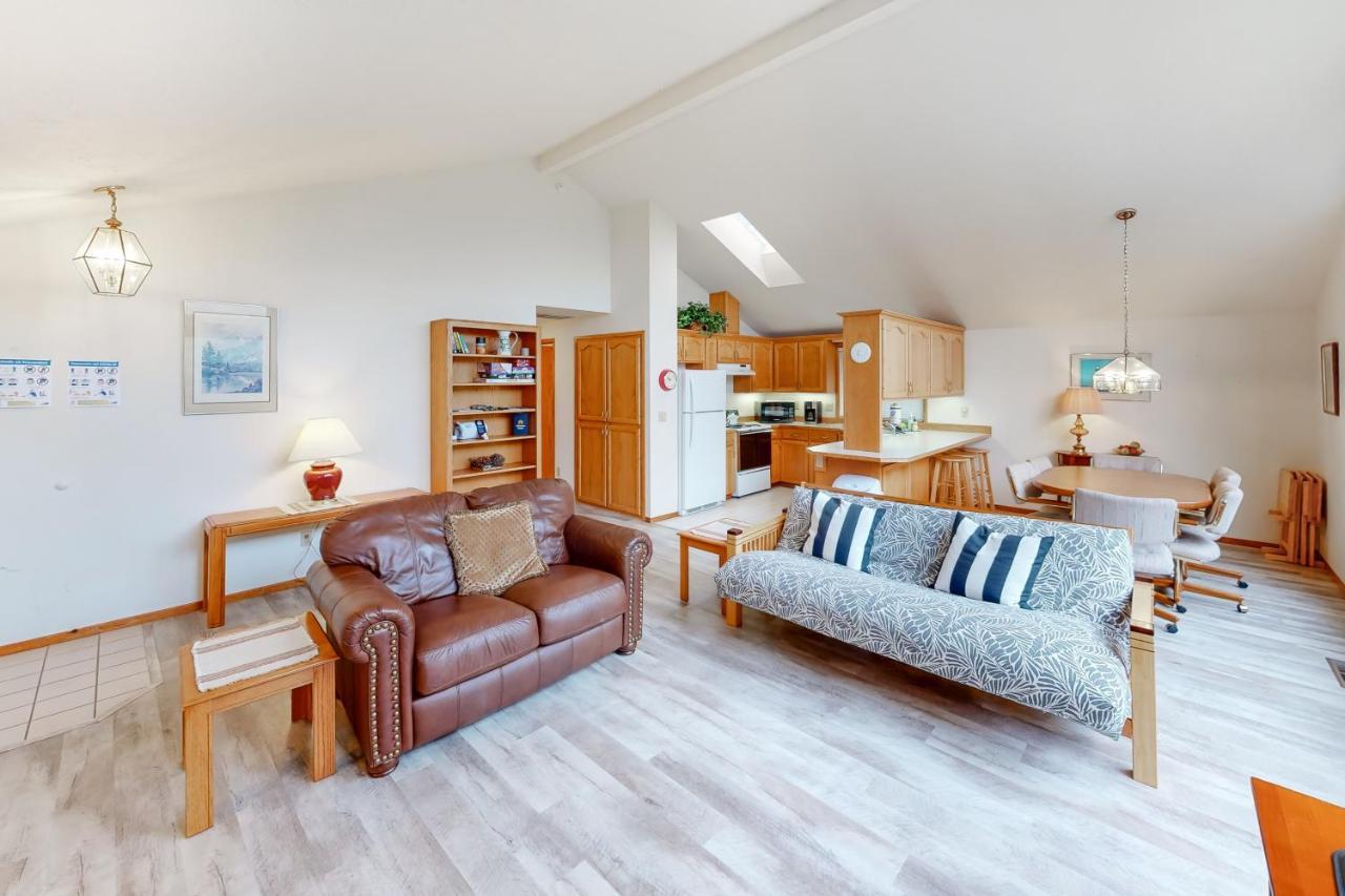 Captain Bill'S Beachhouse Lincoln City Extérieur photo