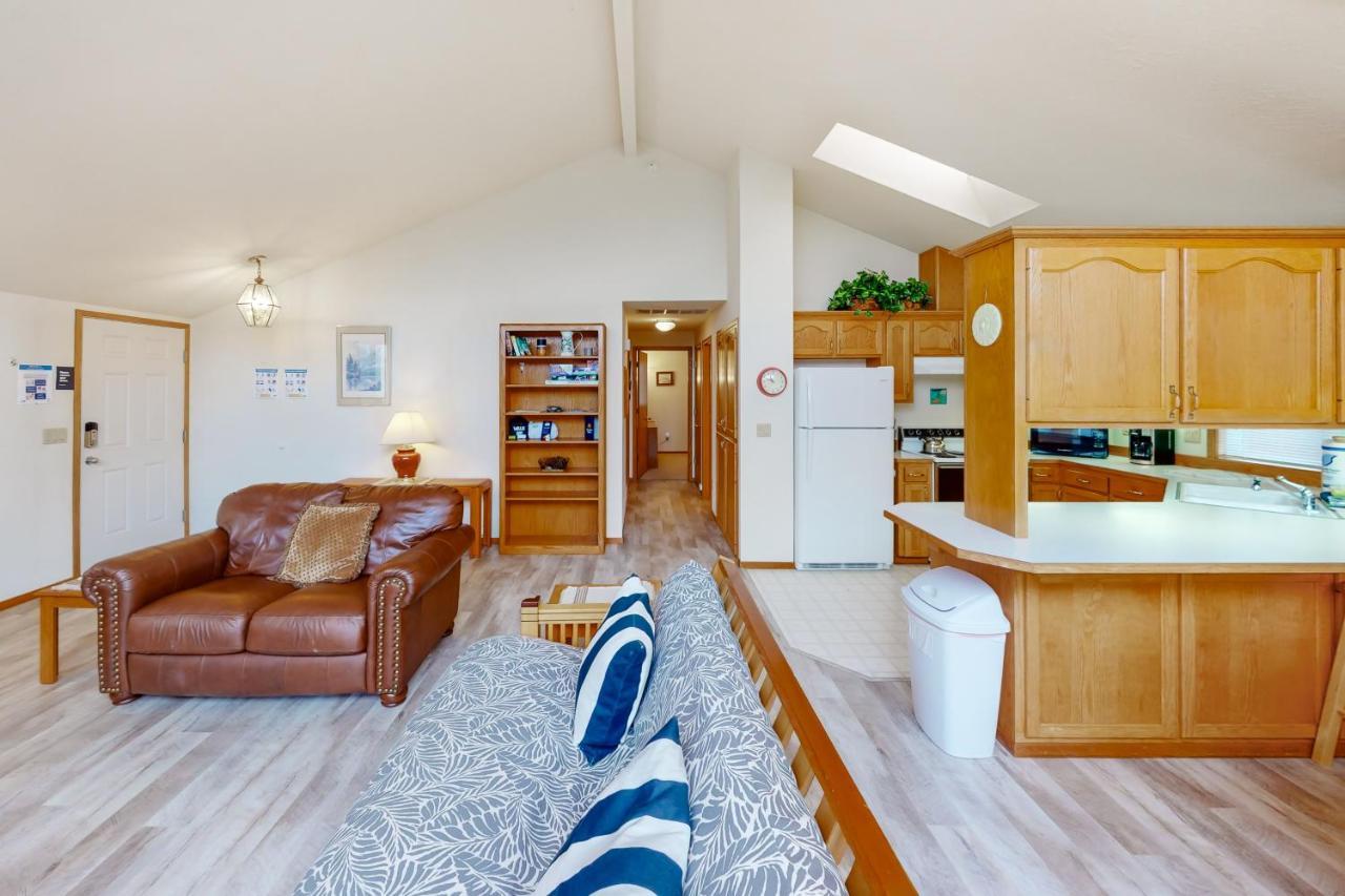 Captain Bill'S Beachhouse Lincoln City Extérieur photo